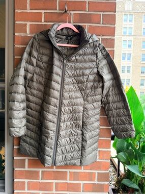 32 Degrees Lightweight Quilted Hooded Packsble Puffer Jacket in Olive Green
